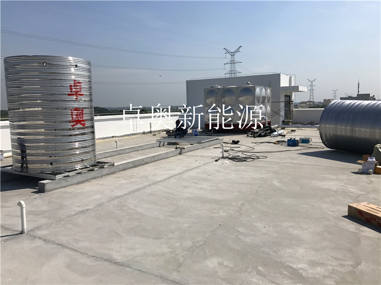 炎炎夏日，我公司承接南京高淳吉茂汽車零件有限公司太陽(yáng)能加空氣能熱水工程！
