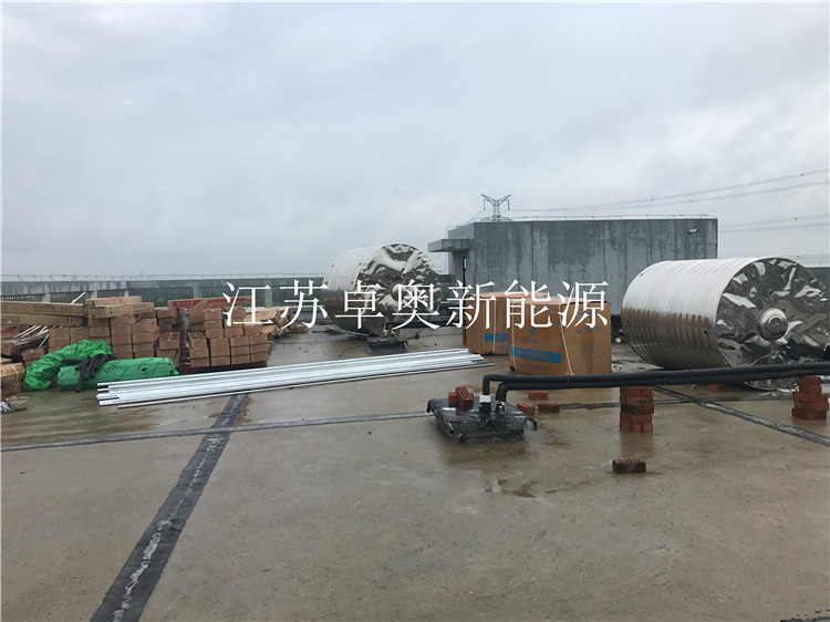 恭喜我公司承接丹陽(yáng)宏福物流園15噸太陽(yáng)能加空氣能熱水工程，已順利進(jìn)場(chǎng)開始安裝。